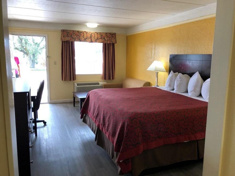 Days Inn By Wyndham Gainesville Εξωτερικό φωτογραφία