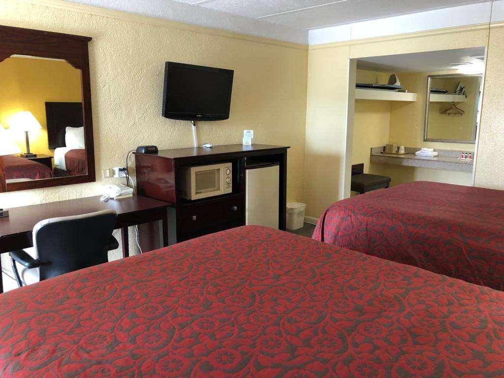 Days Inn By Wyndham Gainesville Δωμάτιο φωτογραφία