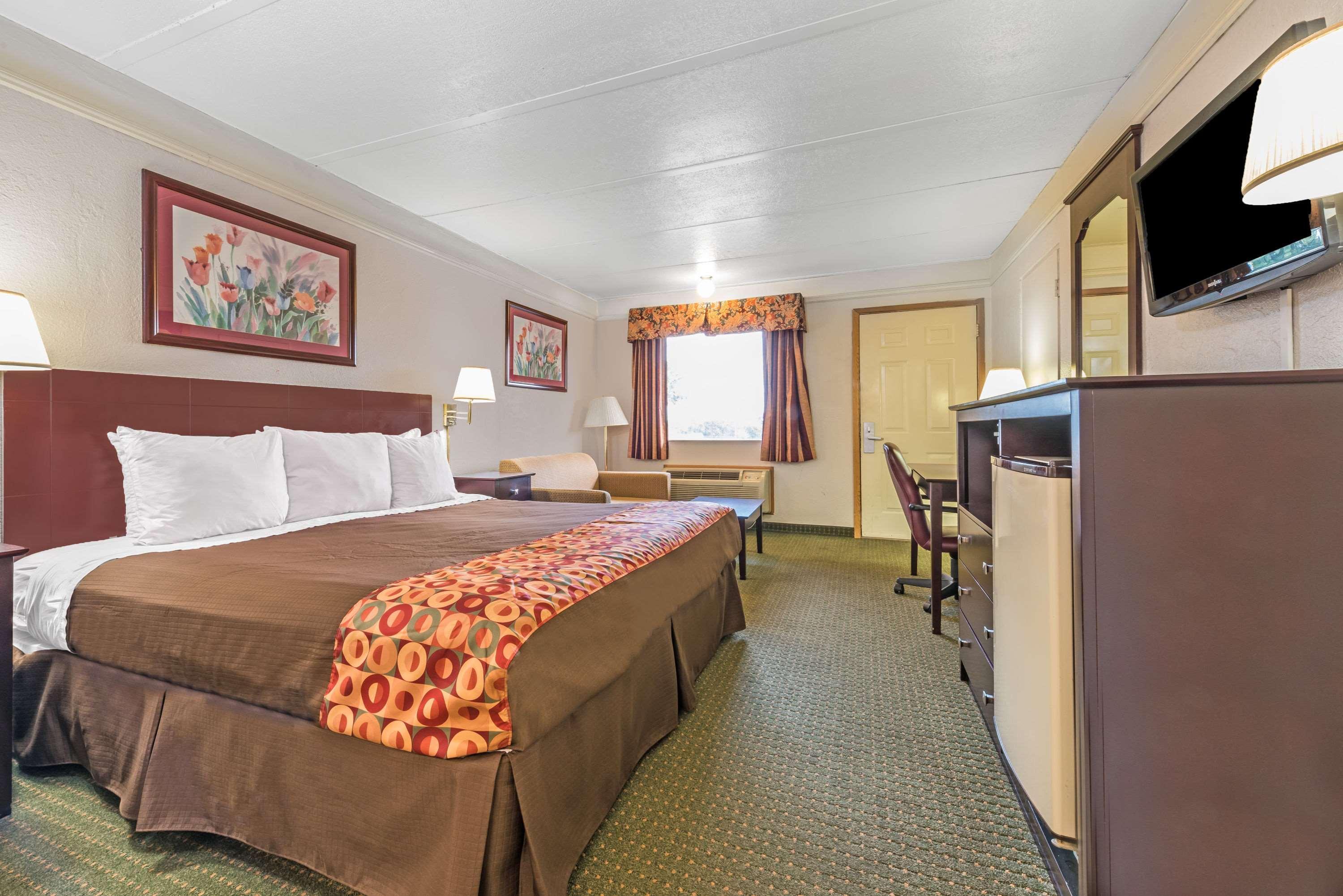 Days Inn By Wyndham Gainesville Εξωτερικό φωτογραφία