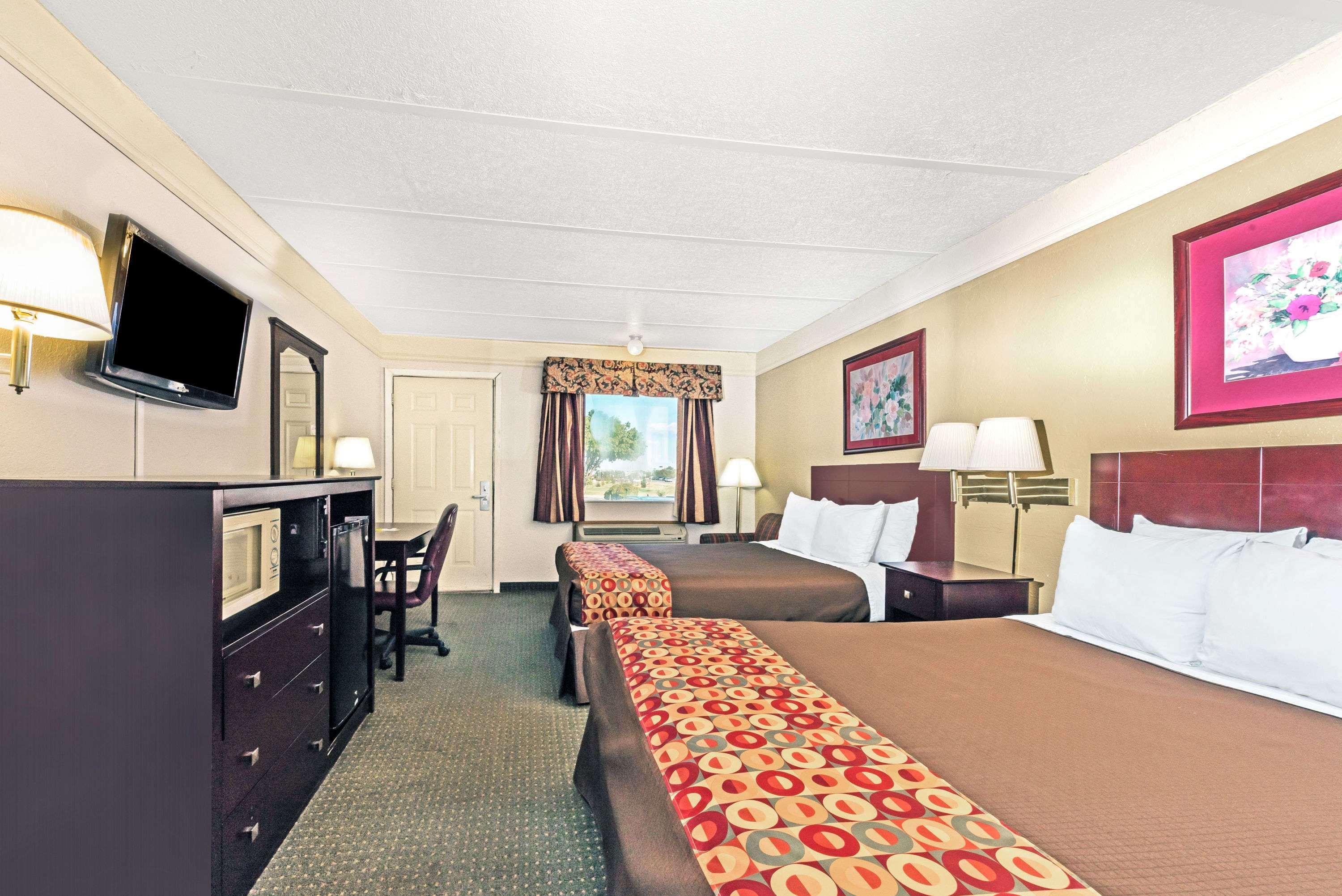 Days Inn By Wyndham Gainesville Εξωτερικό φωτογραφία