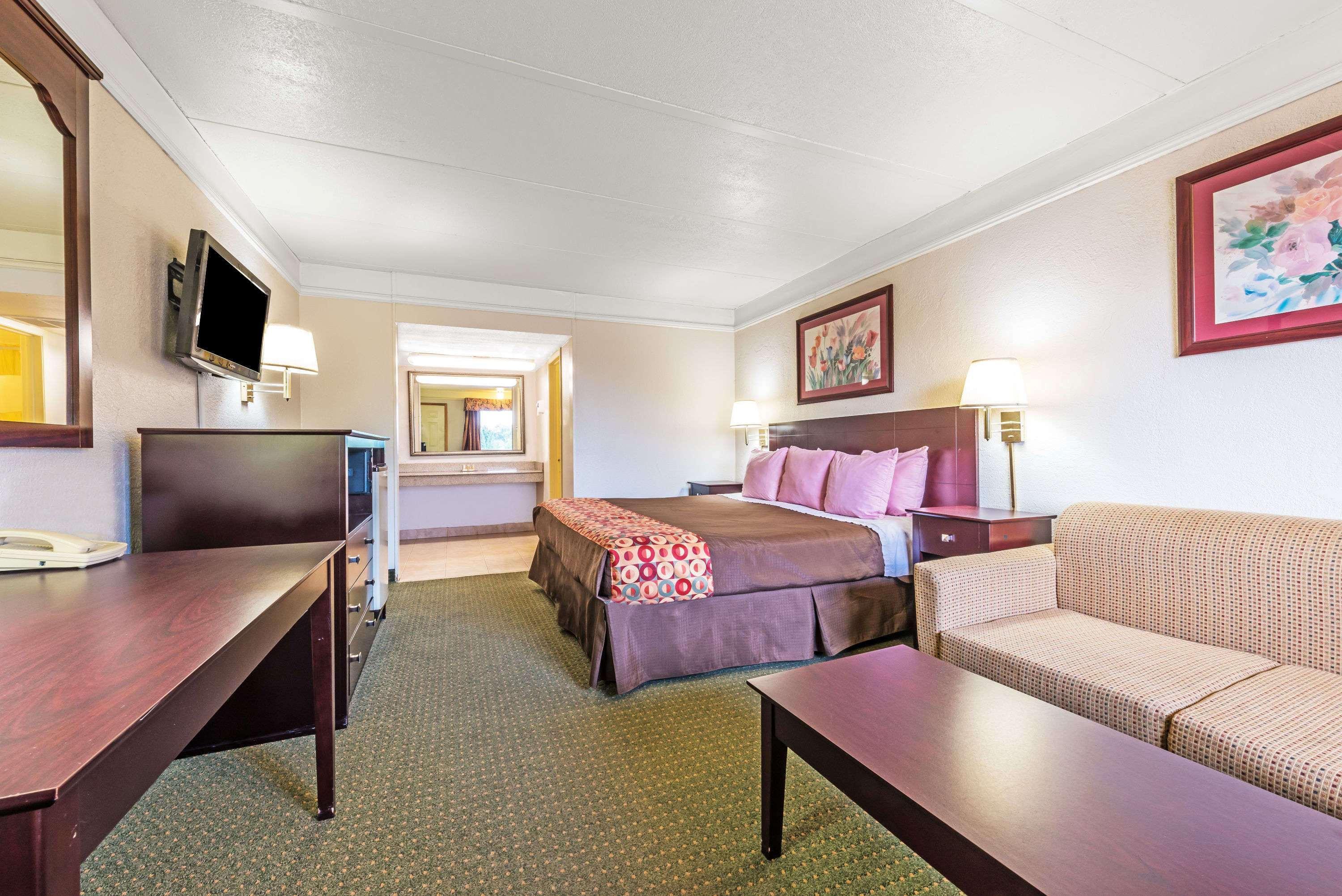 Days Inn By Wyndham Gainesville Εξωτερικό φωτογραφία