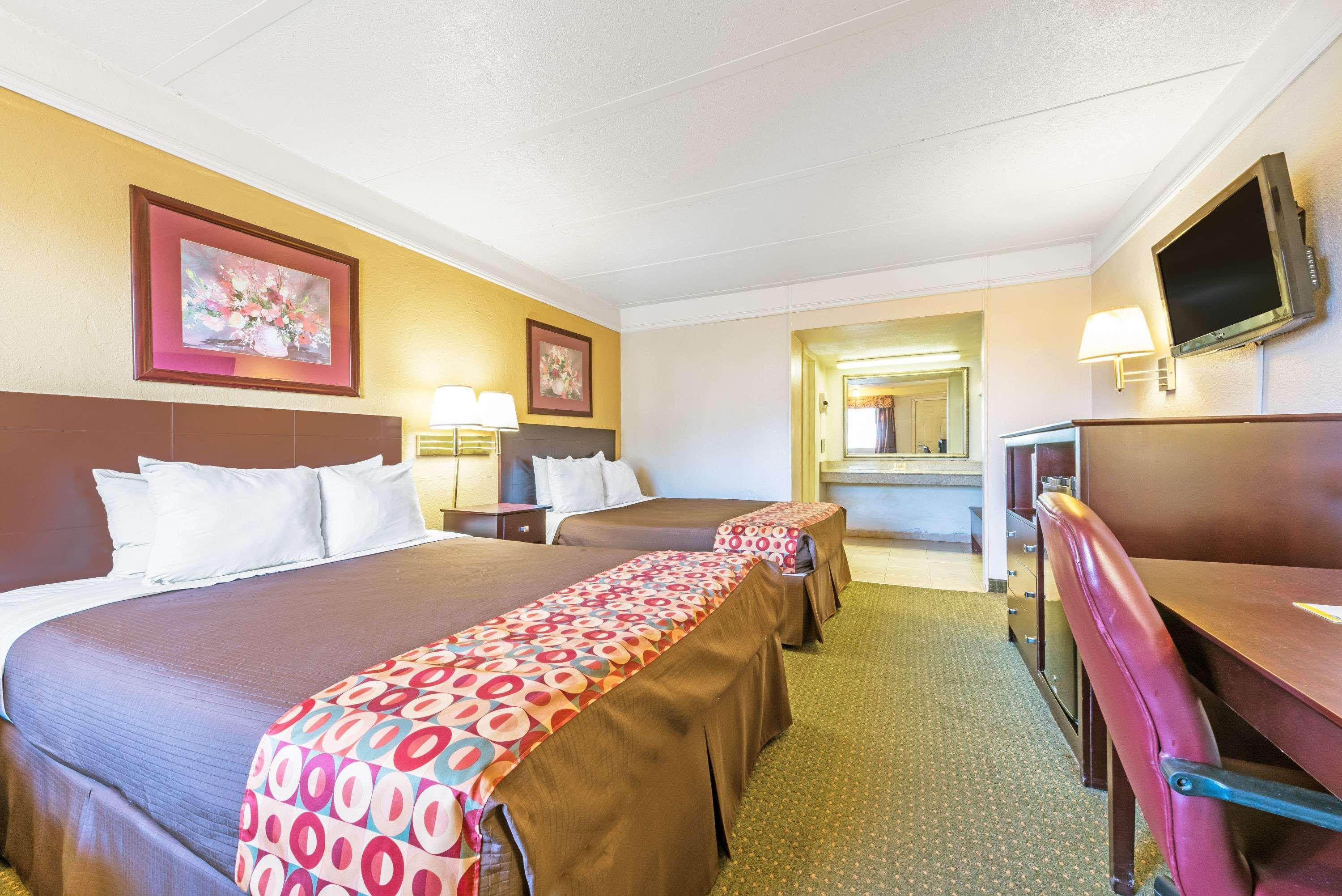 Days Inn By Wyndham Gainesville Εξωτερικό φωτογραφία