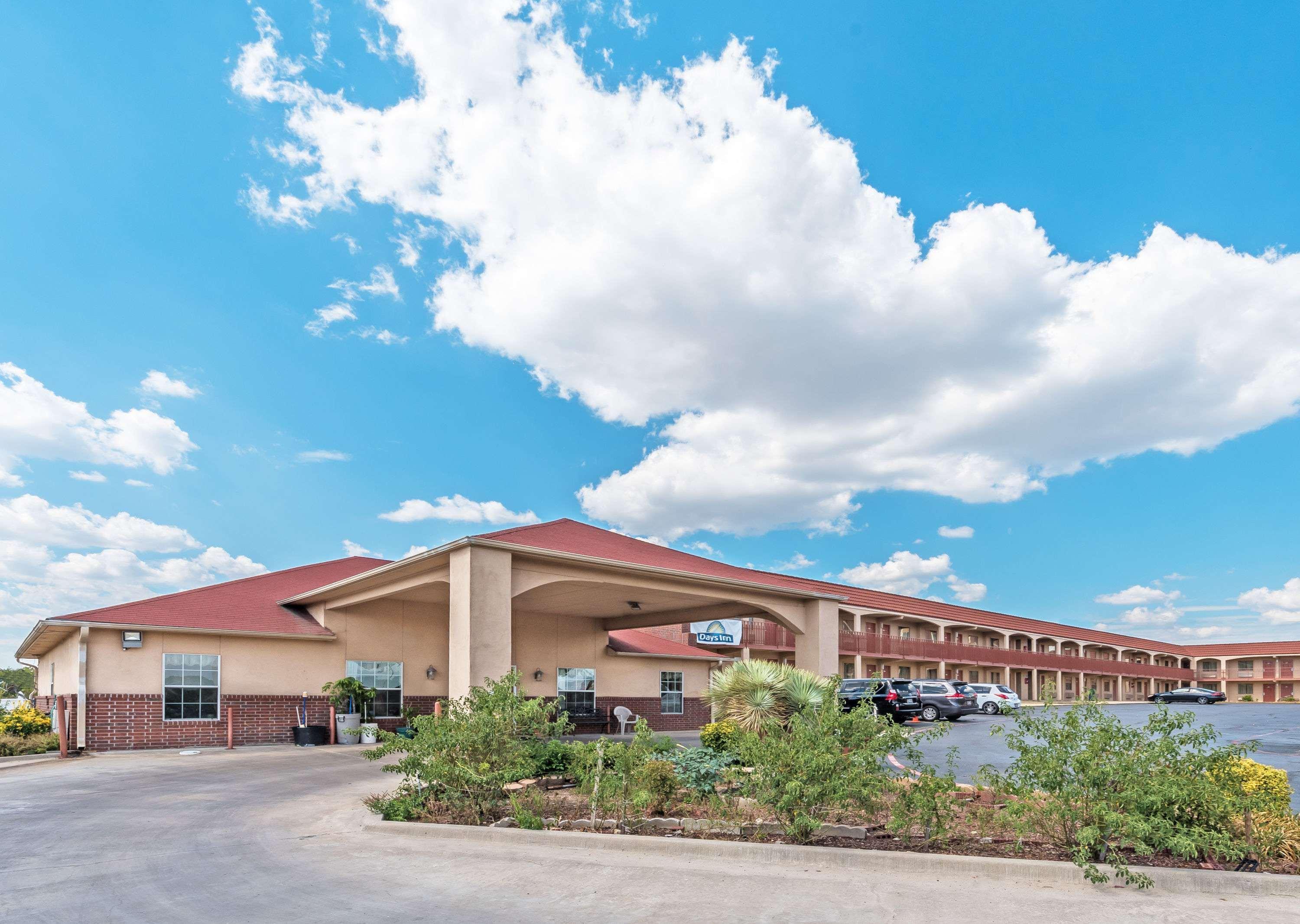 Days Inn By Wyndham Gainesville Εξωτερικό φωτογραφία