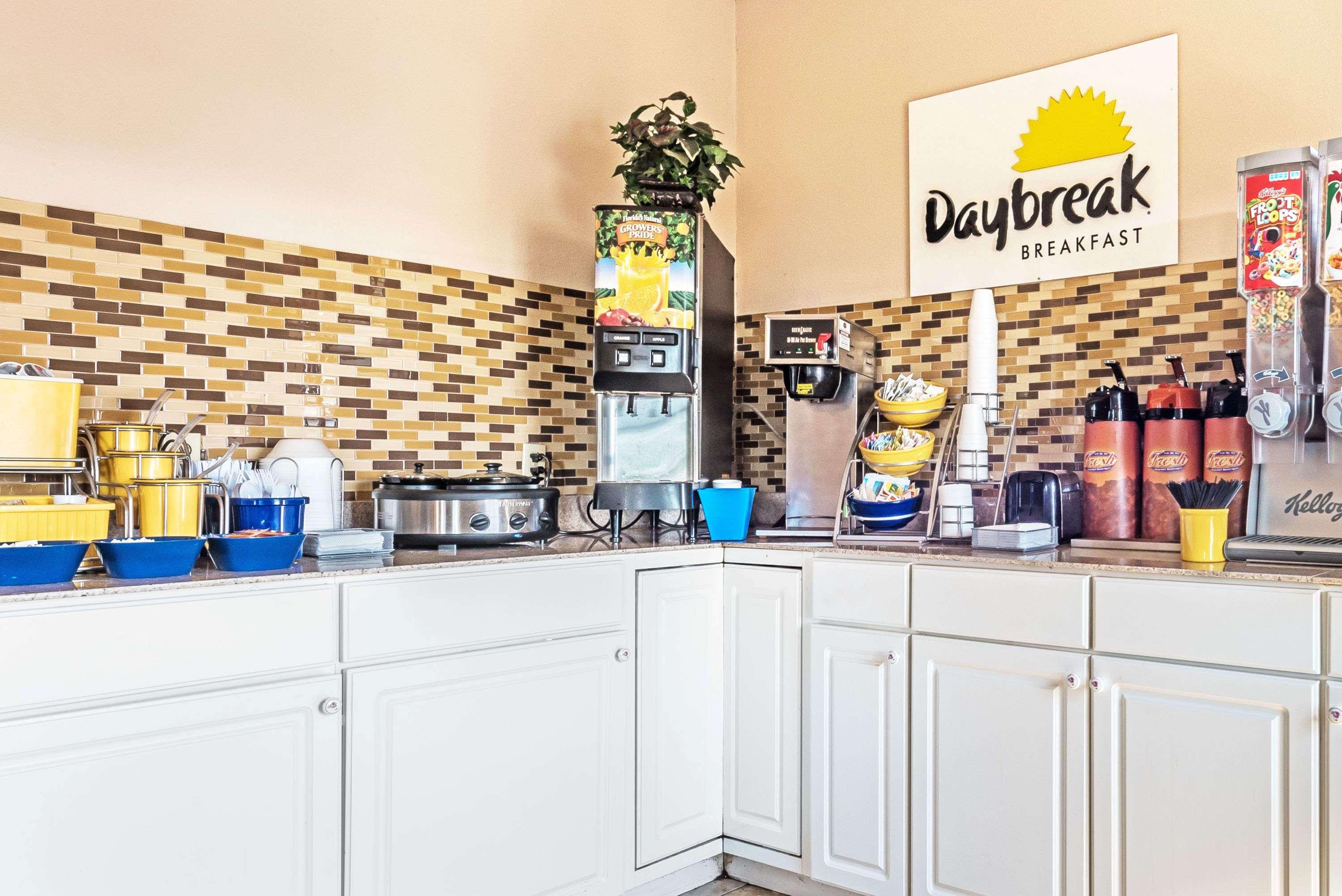 Days Inn By Wyndham Gainesville Εξωτερικό φωτογραφία