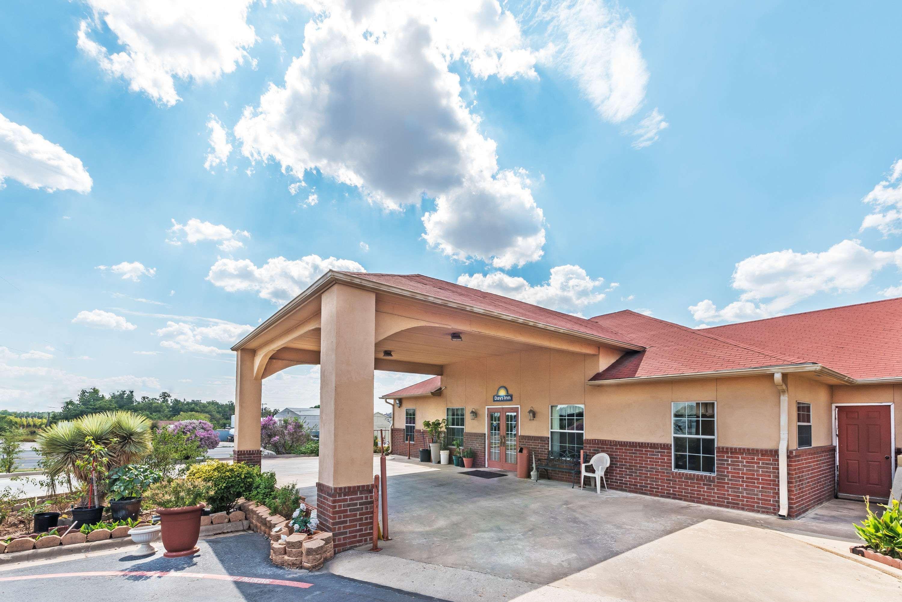 Days Inn By Wyndham Gainesville Εξωτερικό φωτογραφία