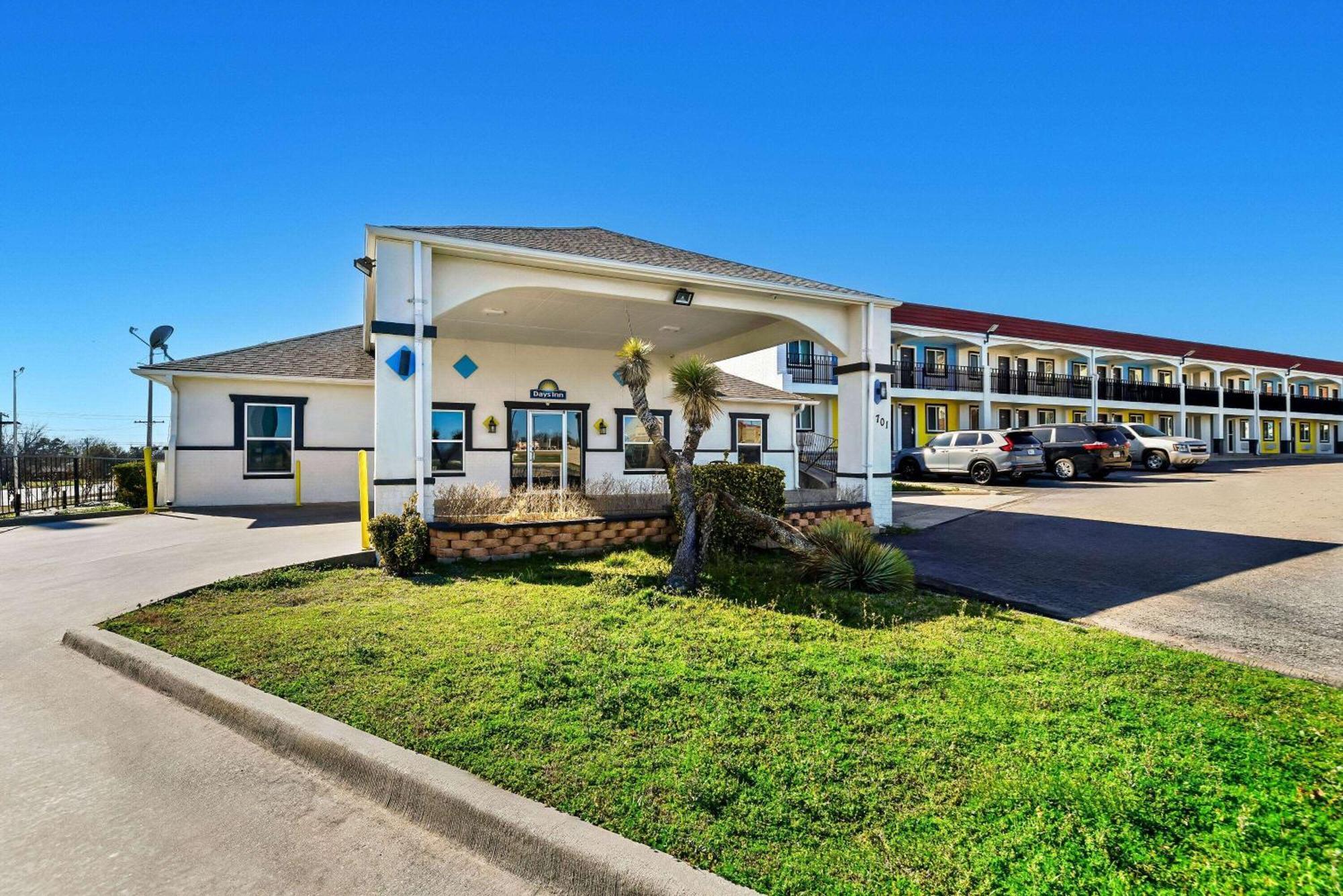Days Inn By Wyndham Gainesville Εξωτερικό φωτογραφία