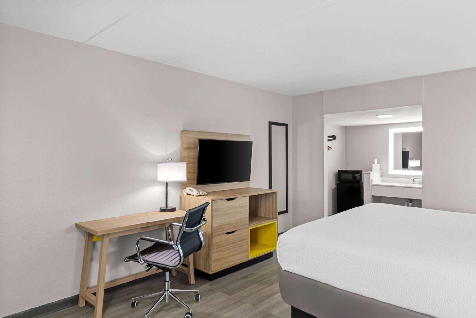 Days Inn By Wyndham Gainesville Εξωτερικό φωτογραφία