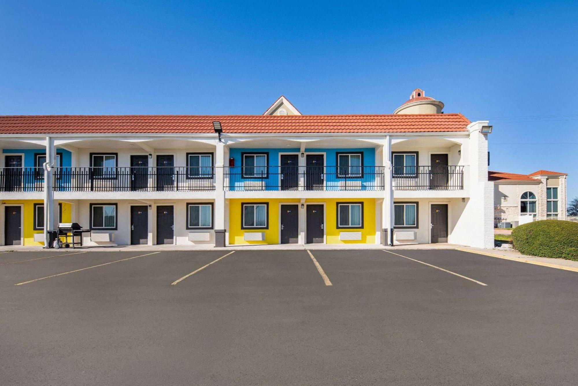 Days Inn By Wyndham Gainesville Εξωτερικό φωτογραφία
