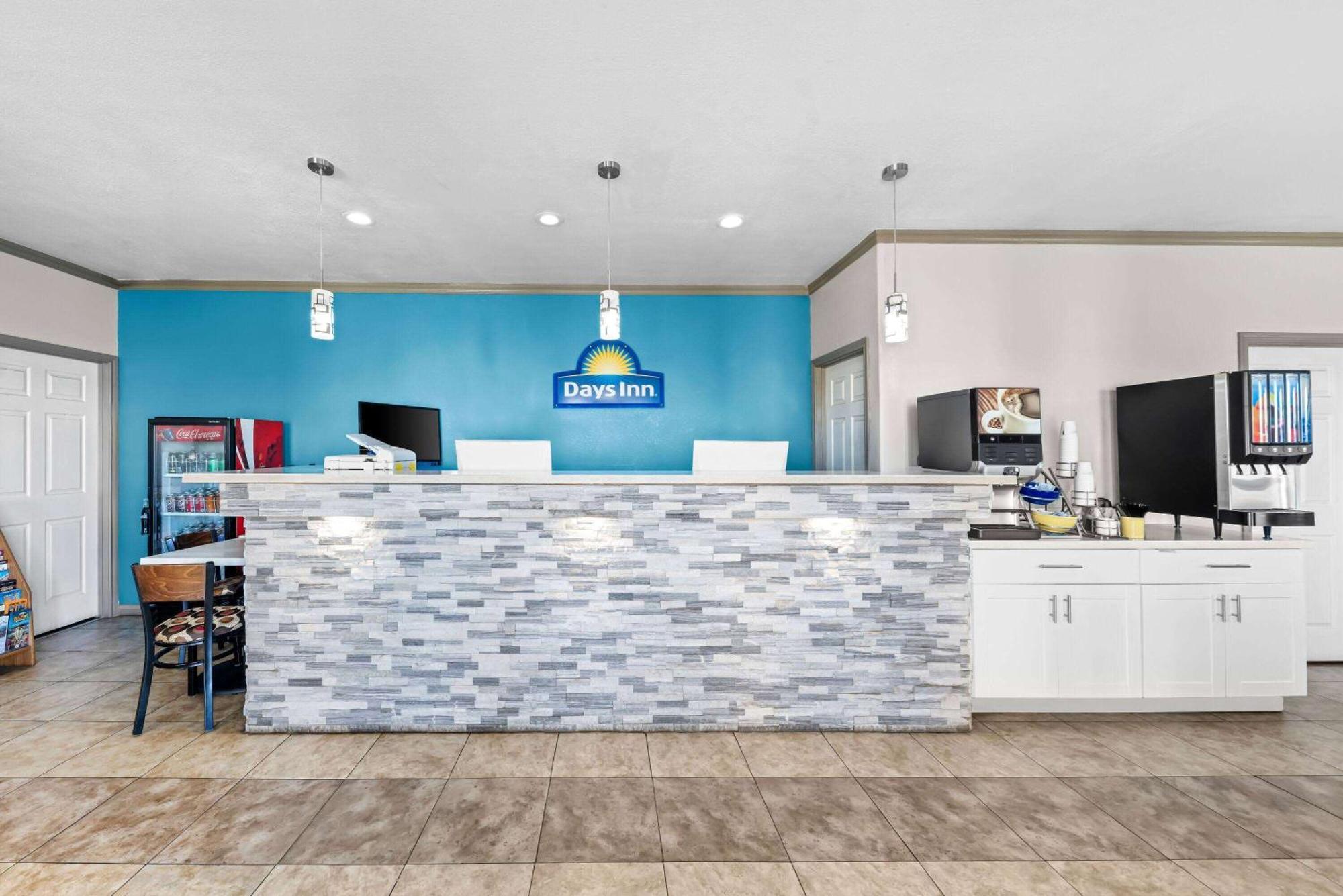 Days Inn By Wyndham Gainesville Εξωτερικό φωτογραφία