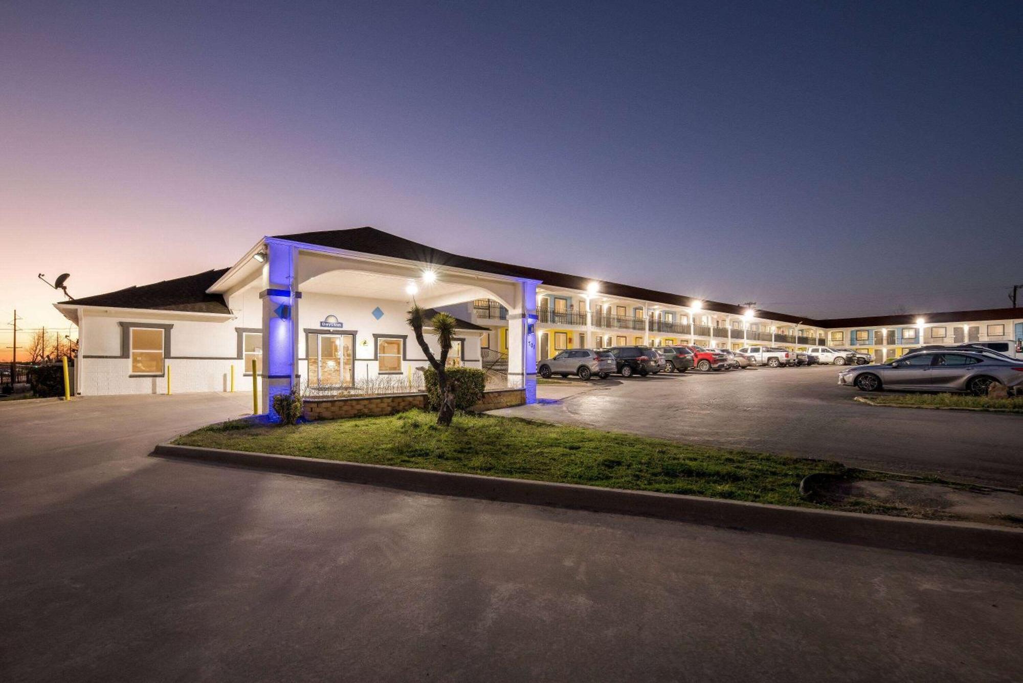 Days Inn By Wyndham Gainesville Εξωτερικό φωτογραφία