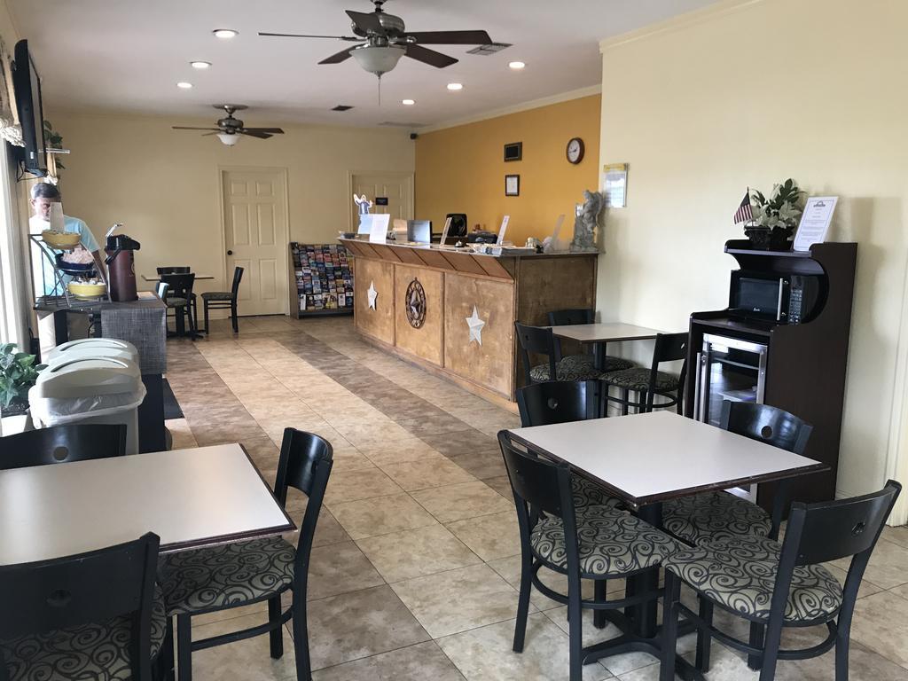 Days Inn By Wyndham Gainesville Εξωτερικό φωτογραφία