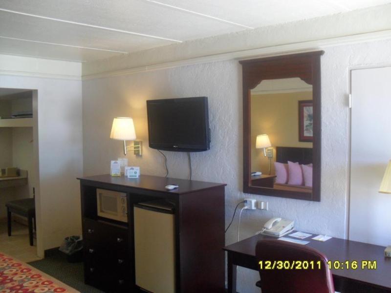 Days Inn By Wyndham Gainesville Εξωτερικό φωτογραφία