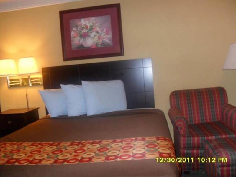 Days Inn By Wyndham Gainesville Εξωτερικό φωτογραφία