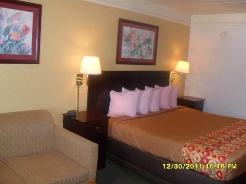 Days Inn By Wyndham Gainesville Εξωτερικό φωτογραφία