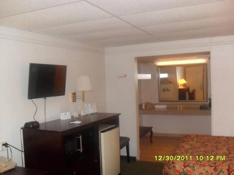 Days Inn By Wyndham Gainesville Εξωτερικό φωτογραφία